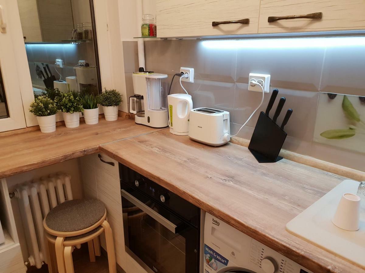 Central Stylish & Cozy One Bedroom Apartment - Adela Accommodation - Ideal For Long Stays Бухарест Экстерьер фото