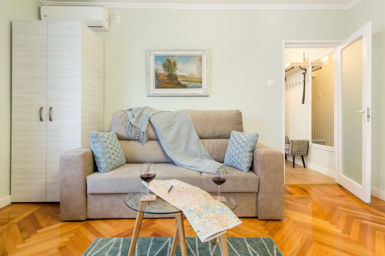 Central Stylish & Cozy One Bedroom Apartment - Adela Accommodation - Ideal For Long Stays Бухарест Экстерьер фото