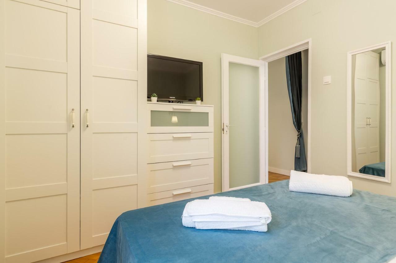 Central Stylish & Cozy One Bedroom Apartment - Adela Accommodation - Ideal For Long Stays Бухарест Экстерьер фото