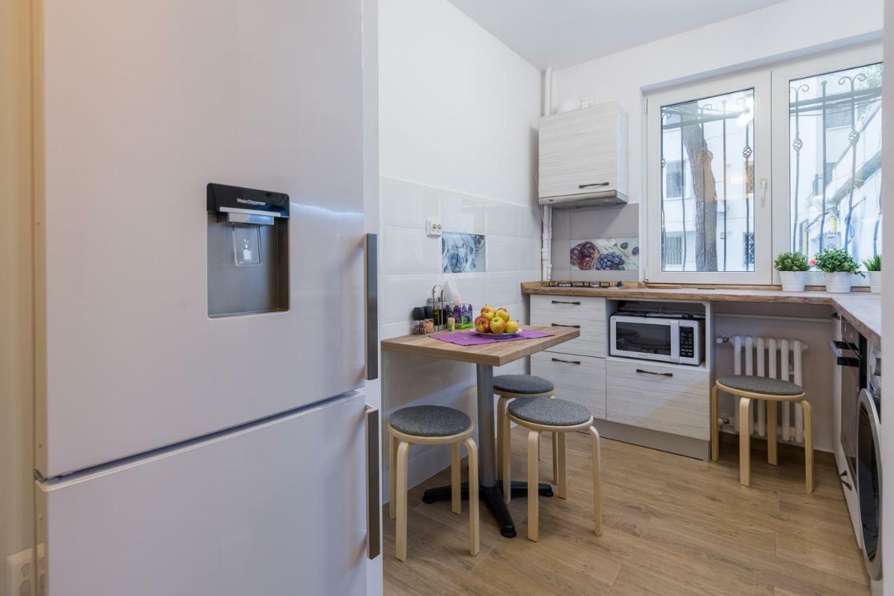 Central Stylish & Cozy One Bedroom Apartment - Adela Accommodation - Ideal For Long Stays Бухарест Экстерьер фото