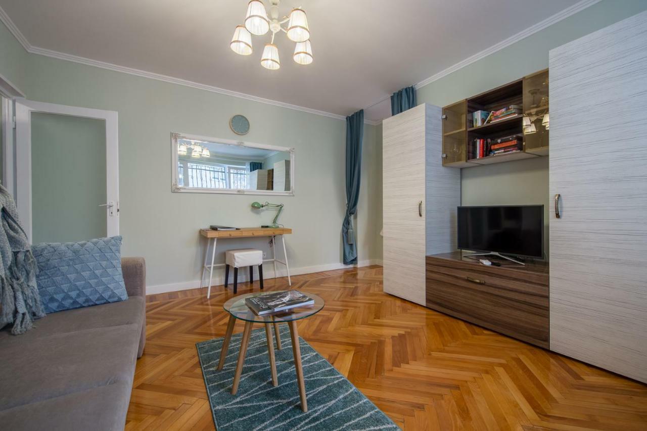 Central Stylish & Cozy One Bedroom Apartment - Adela Accommodation - Ideal For Long Stays Бухарест Экстерьер фото