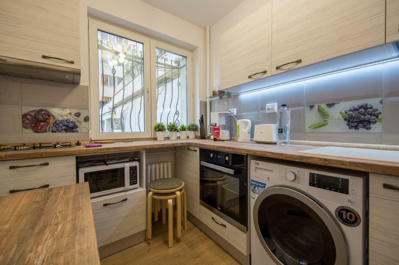 Central Stylish & Cozy One Bedroom Apartment - Adela Accommodation - Ideal For Long Stays Бухарест Экстерьер фото